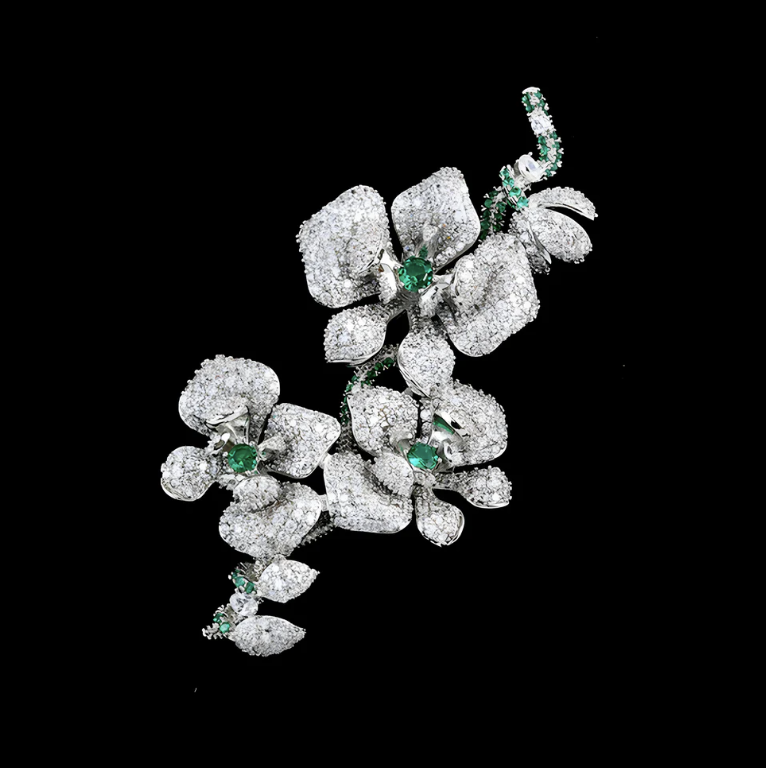 CLASSIC COLLECTION BROOCHES