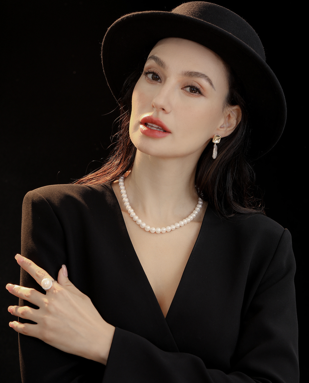 AVELIA signature brooch